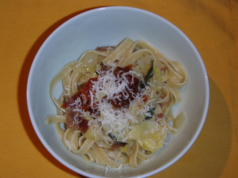 Artichoke Hearts, Prosciutto, Sun Dried Tomatoes, and Fettuccine